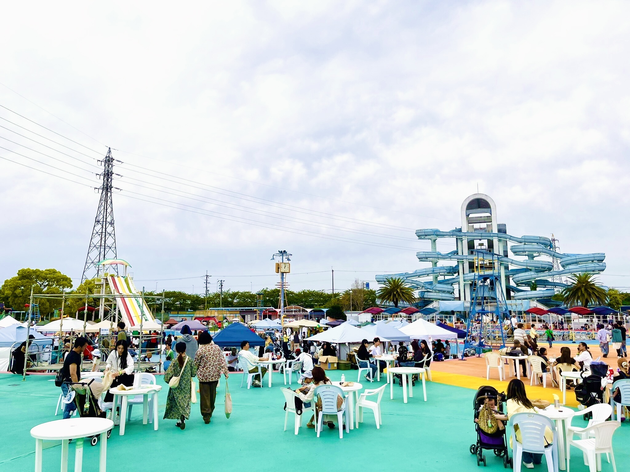 奈良の約3万㎡のプールが2日間限定で巨大な遊び場に、初開催『つどう、巡る 2026』で食・モノ・遊び・サウナ・音楽を満喫