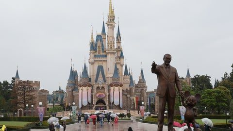 ディズニーランドがまるでお菓子の国に♡ドーナツやキャンディに溢れるポップな世界観に「可愛すぎる」と大反響