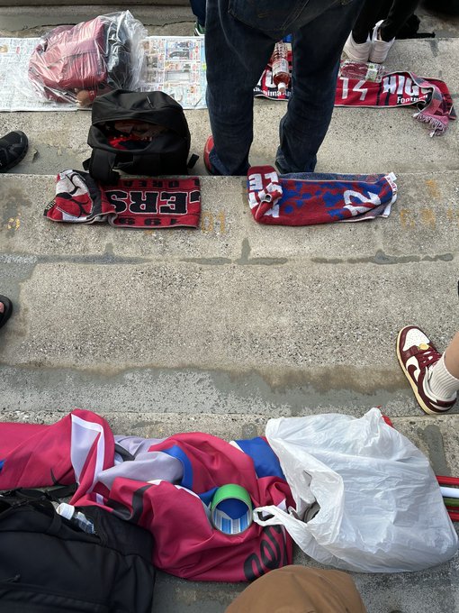 【画像】こんな席に4400円払わせるクラブがあるらしいｗｗｗ