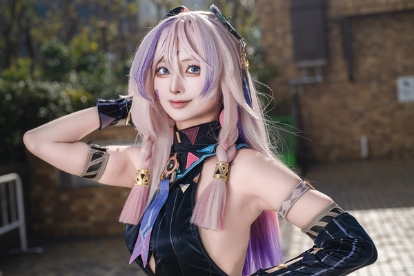 【コスプレ】美しすぎる背中のラインに目が釘付け！『原神』シトラリの美女レイヤーが魅せる大人のお姉さん感がたまらない【写真8枚】