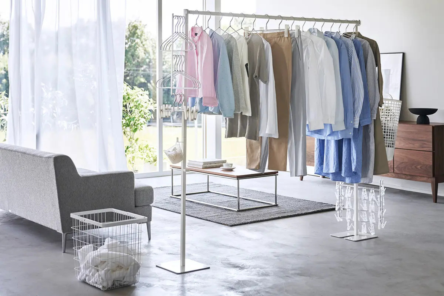 1万円以下で「花粉・場所・収納」の悩みを全部解決！山崎実業の物干し、買わない理由ある？