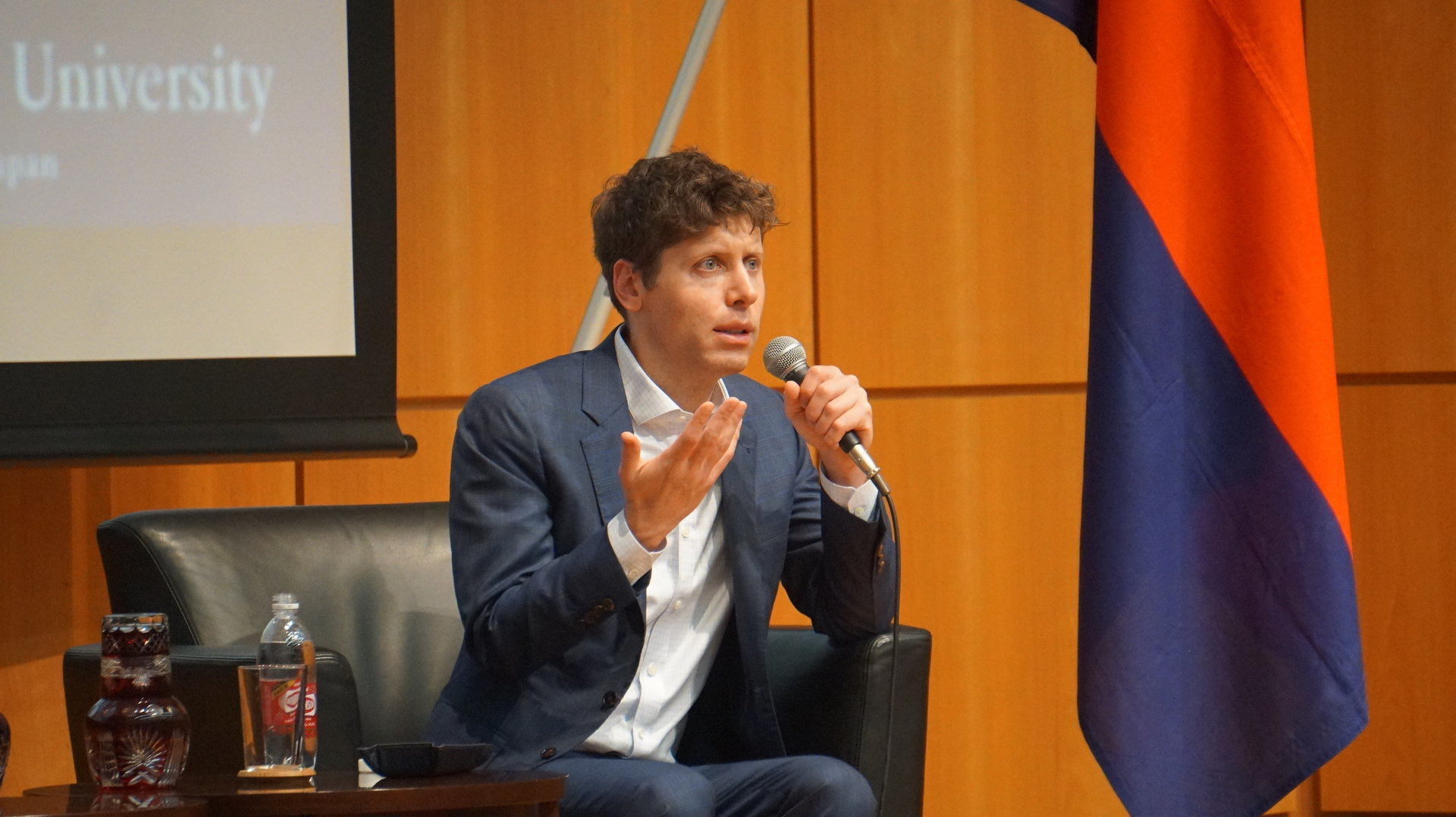 [ITmedia ビジネスオンライン] 人間は「取締役」、AIが「CEO」　サム・アルトマンがAGI論争を終了させてまで語りたかった「ASI」の未来図