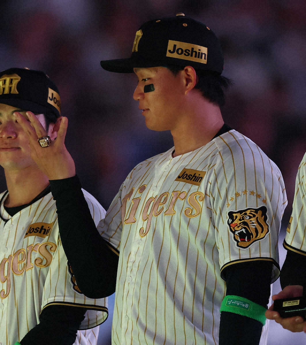 阪神がホーム開幕セレモニー ユニフォームの袖にワッペンを着用