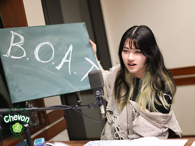 Chevon谷絹茉優「100年後に我々の曲が影響しているかもしれない」ファーストアルバム『三者山羊』リード曲「B.O.A.T.」に込めた思いを熱弁