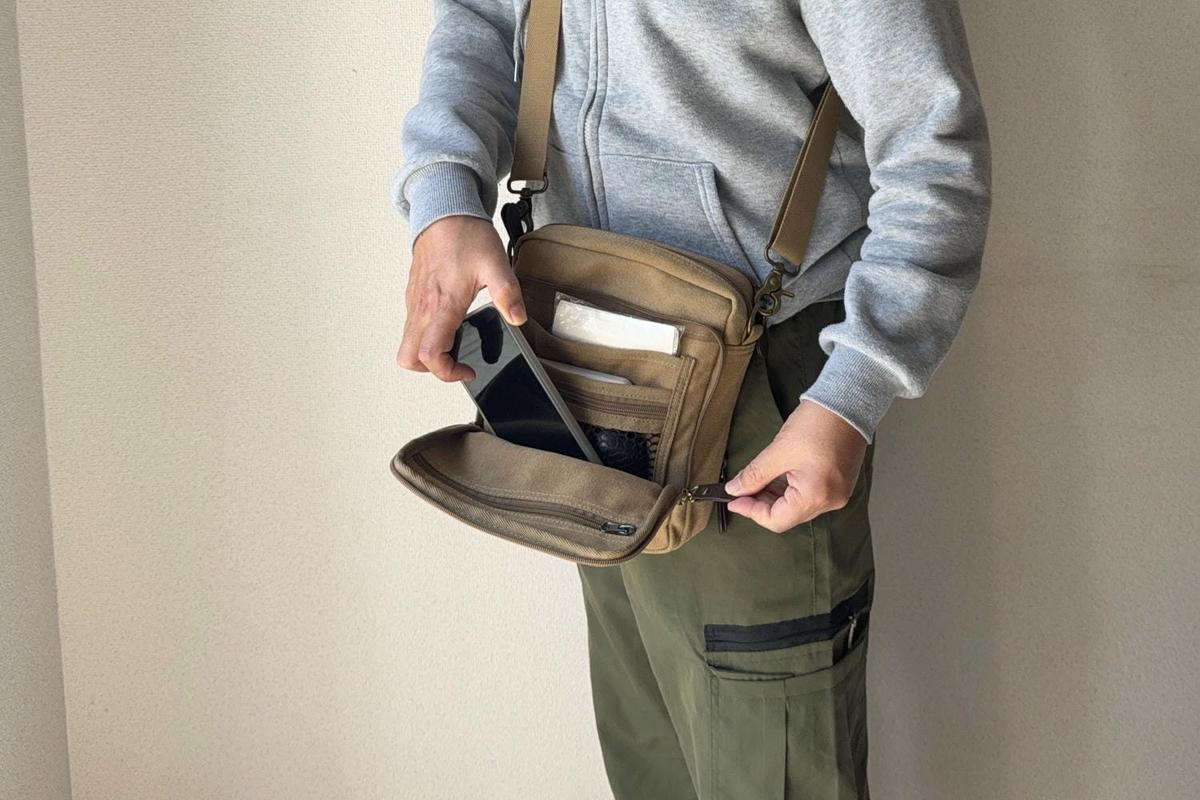 バッグの中で鍵が迷子にならない。3層×11ポケット＆420gの帆布ショルダー、実際どれだけ入る？