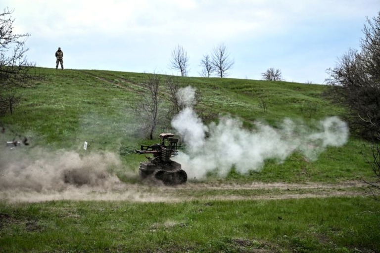 「ロボットは血を流さない」　ウクライナ軍、歩兵の代わりに無人兵器を投入　戦場で優位に
