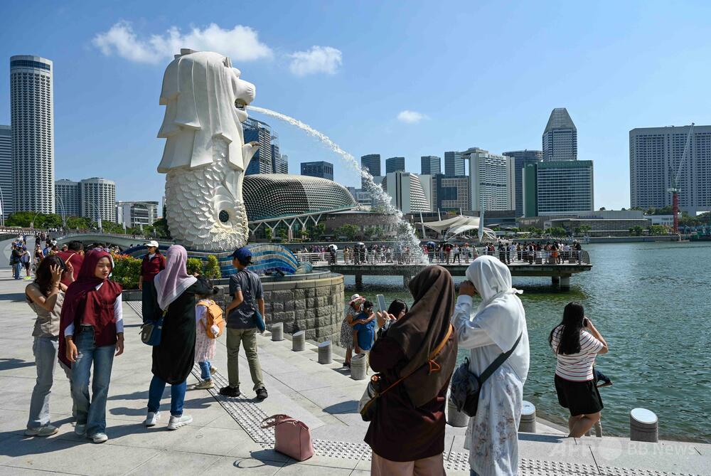 なめたストローを自動販売機に戻す…仏の若者、迷惑行為で起訴 シンガポール