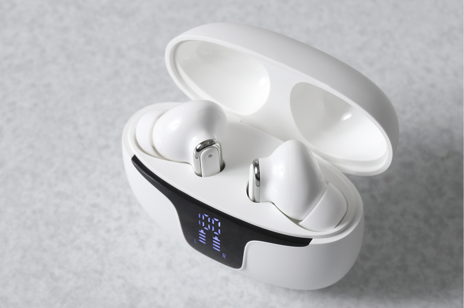 150言語が自由自在。普段使いのイヤホンをAI翻訳機能付きにアプデすれば、もう言葉の壁なんてない