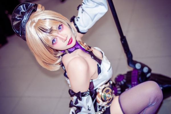 【コスプレ】美太もも×ニーハイの領域が魅せる妖艶さがすごい！タイ美女が魅せる『ゼンゼロ』イドリーの笑みにやられた【写真7枚】