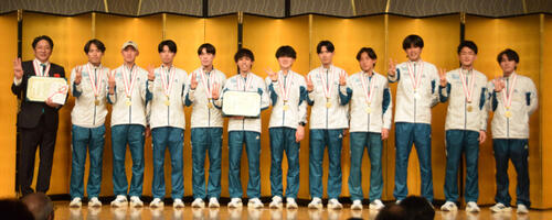 【陸上】「青学とのコラボ缶に期待」箱根駅伝V3青学大がレッドブルとのスポンサー契約を発表