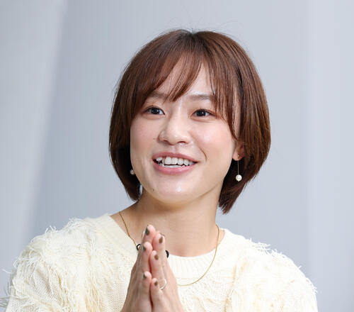 登坂絵莉さんが地元名物を堪能「息子が切ってくれて…」４歳息子との幸せエピソードも