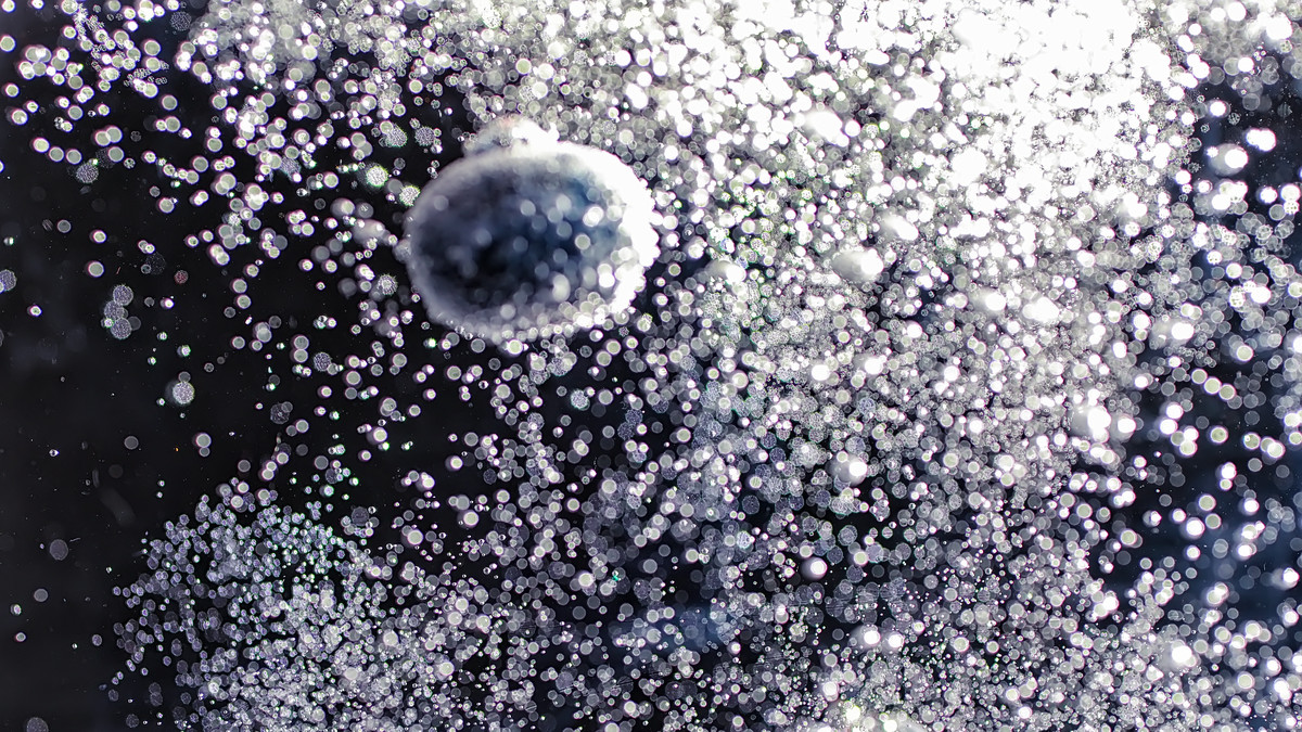 「月の堆積物」から酸素を生成する装置をジェフ・ベゾスのBlue Originが開発