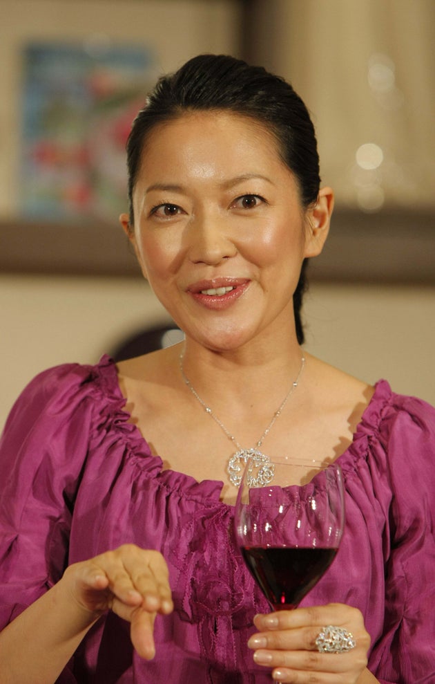 羽田美智子「先祖が建てた建物の前で」姪の結婚式ショット披露→「羽田家ゆかりの…」「めっちゃくちゃ歴史的」と話題に