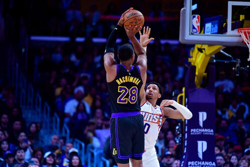 【NBA】八村塁が13得点、レイカーズは西カンファレンス4位以上確定　PO本拠スタート