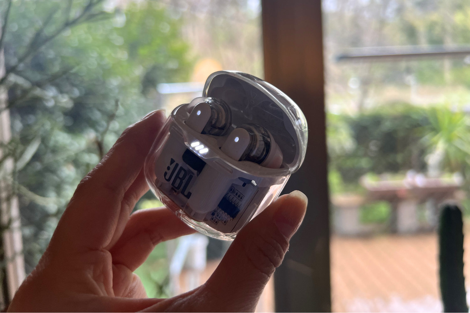 「毎日使っても惚れ直す、このコスパの良さ」JBLの傑作イヤホンが7000円台【Amazon新生活セール】