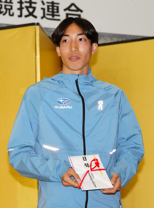 【陸上】三浦龍司「地元・島根の天然水金城の華を力に」パートナーシップ契約締結を報告