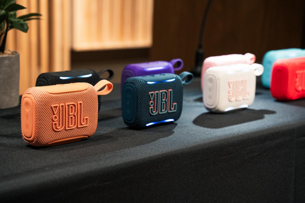 この小ささで音も連携もヨシ。JBLの定番ポータブルスピーカーがさらに進化