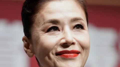 大地真央、自宅で“5歳の誕生日”を迎えた愛猫を公開。手作りの首飾りをつけた姿に「愛されて幸せですね」