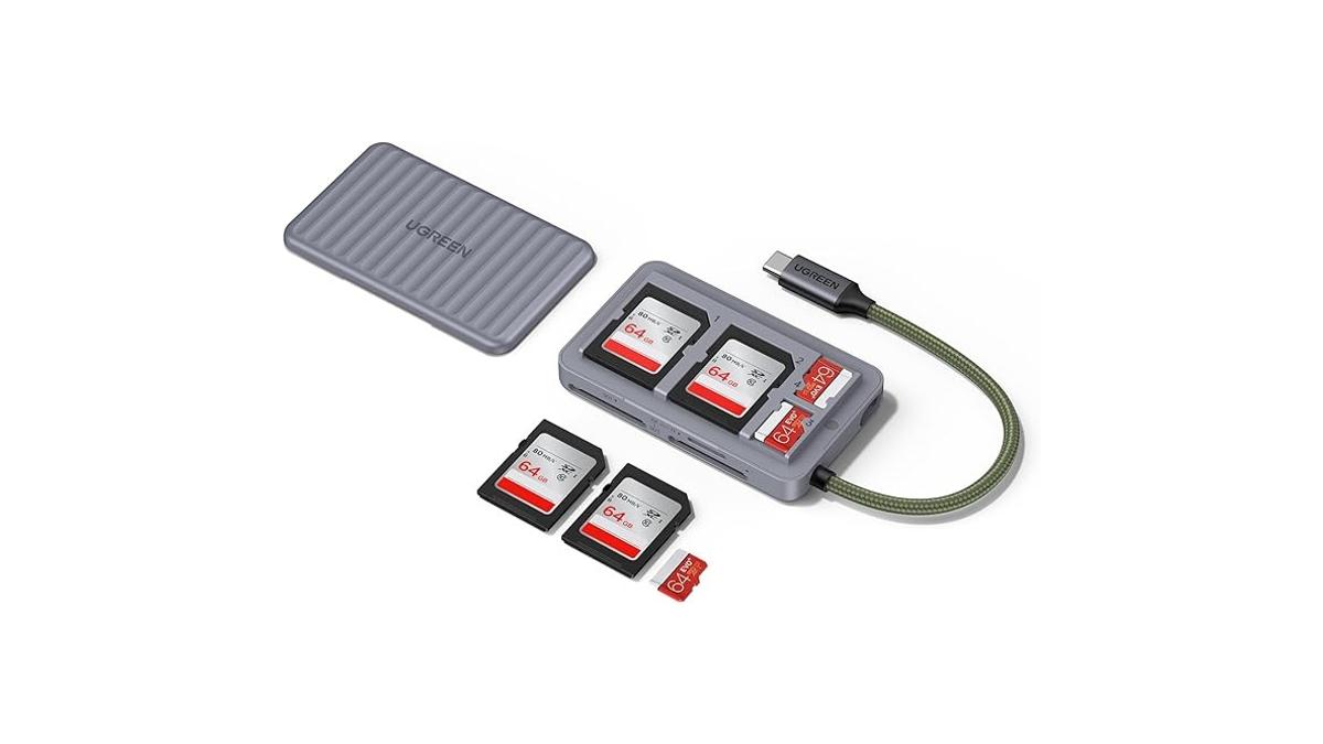 予備カード、4枚も収納可能。これぞカードリーダーのあるべき姿！【Amazon新生活セール】