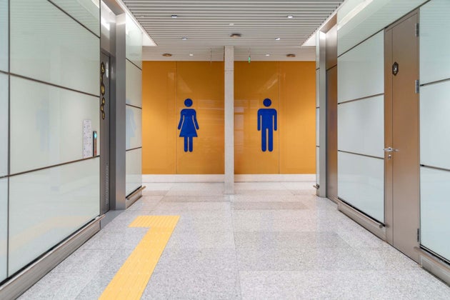 公共トイレに設置された「おむつ交換台」をめぐりネット物議。“違和感のある1枚”に「おかしい」