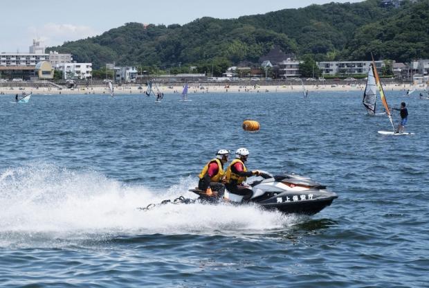 サーフィンをしていた60歳男性が心肺停止 神奈川、強風で流されたか