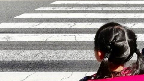 ランドセルから見えた成長の記録。入学時と卒業時の後ろ姿に「胸がギューだよ」「おおきくなったね」と反響