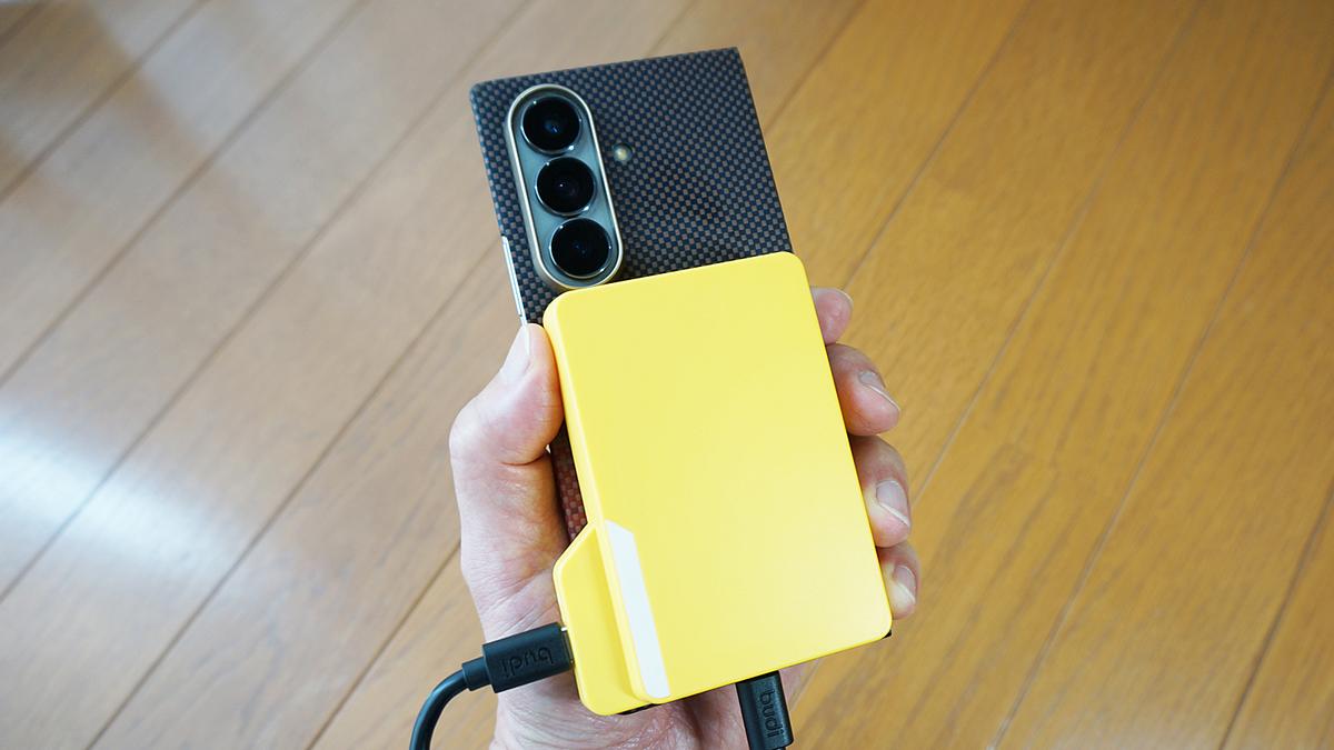 画像データの管理、まるっとオマカセ！SDカード15枚収納＆4枚同時読み書き可能なカードリーダー
