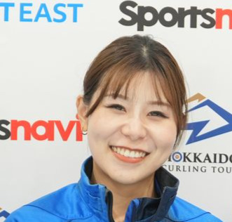 【カーリング】吉田夕梨花、ピンクワンピ姿で夫の新濱立也と寄り添う結婚２周年写真を公開