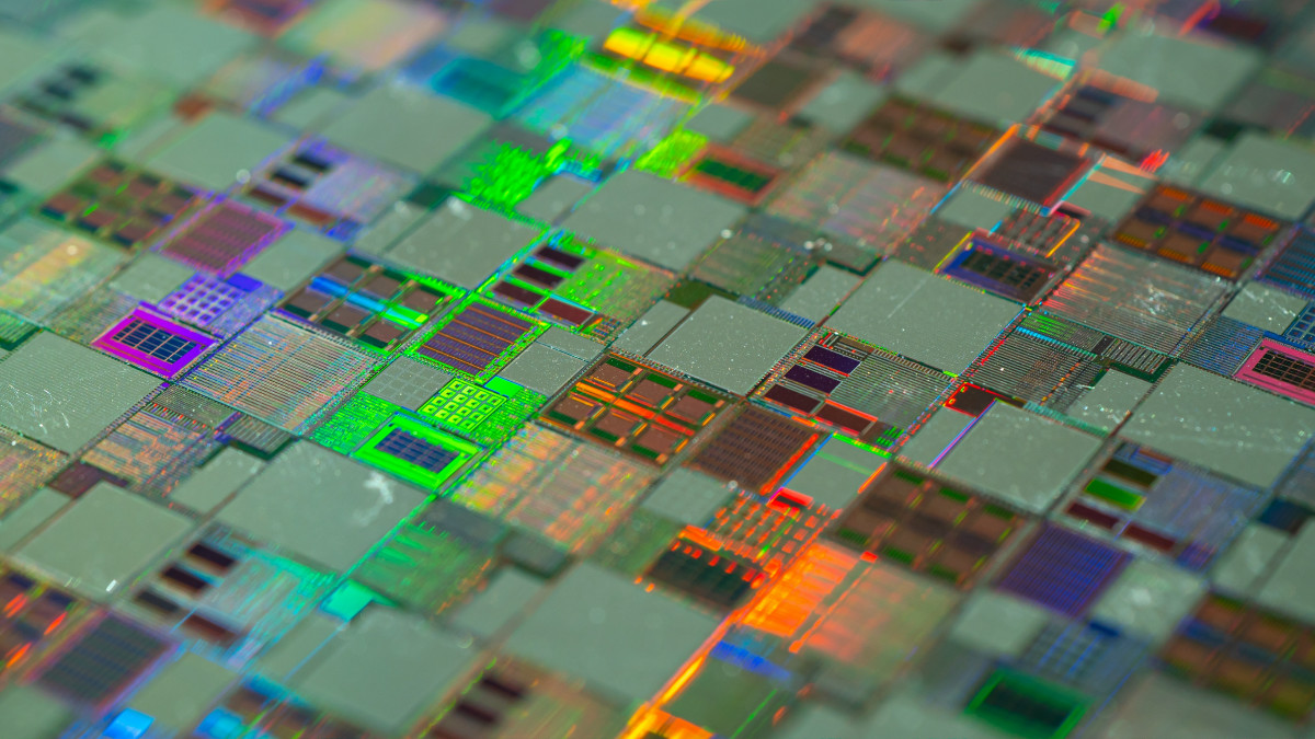 IntelがApple端末向けのチップの一部を製造することで両社が予備合意
