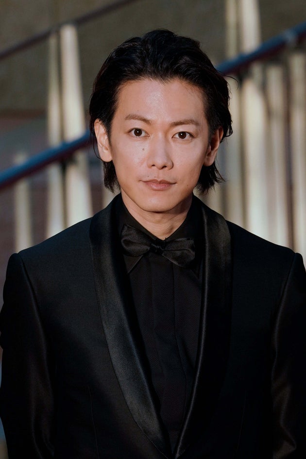 佐藤健「手も足も出ませんでした」超大物歌手との対決2ショットにSNS驚き「超レア」「姉弟みたい」