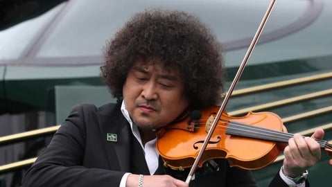 葉加瀬太郎、新幹線で広島から新大阪へ。“そっくり”オケメンバーとの移動に「ややこしい！」「もう、わからんレベルw」