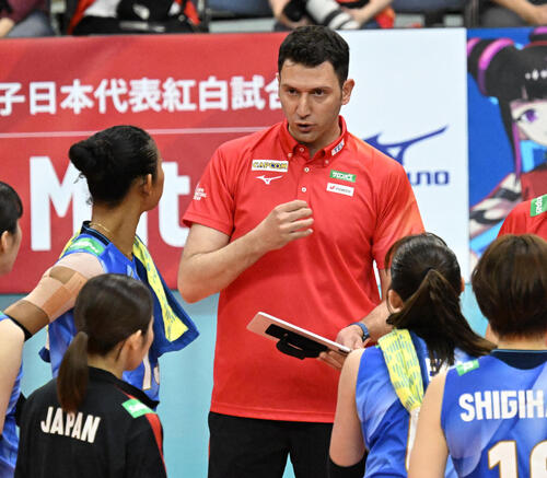 【バレー】女子代表アクバシュ監督「チームワークとしてMVP」VNLへ仕上がり手応え