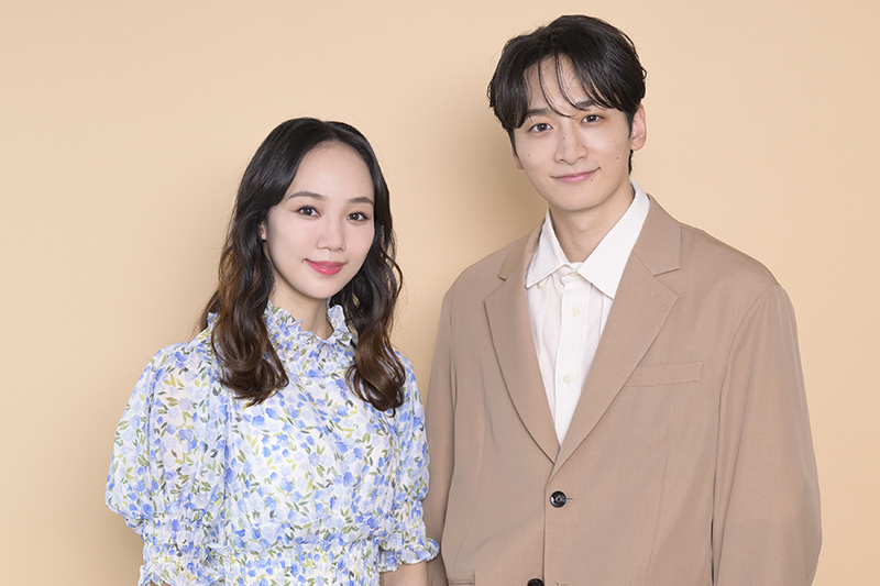違うからこそ、支え合える〜ミュージカル『レッドブック～私は私を語るひと～』咲妃みゆ×小関裕太インタビュー