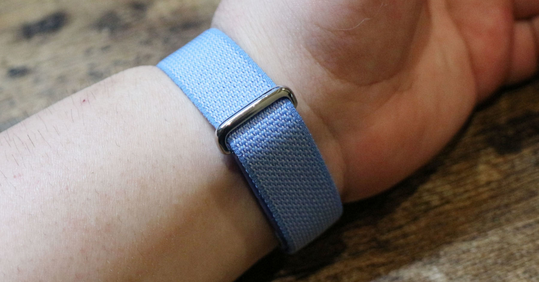 [ITmedia Mobile] 新ヘルスケアバンド「Google Fitbit Air」を試す　画面なしで1万6800円の価値はあるか