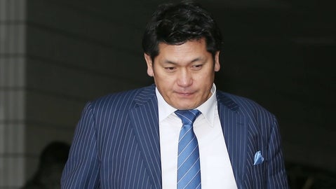 大相撲・新人行司の願いに応える立浪親方⇒「素敵な師弟愛」「股割りで書いているのさすが」と話題に