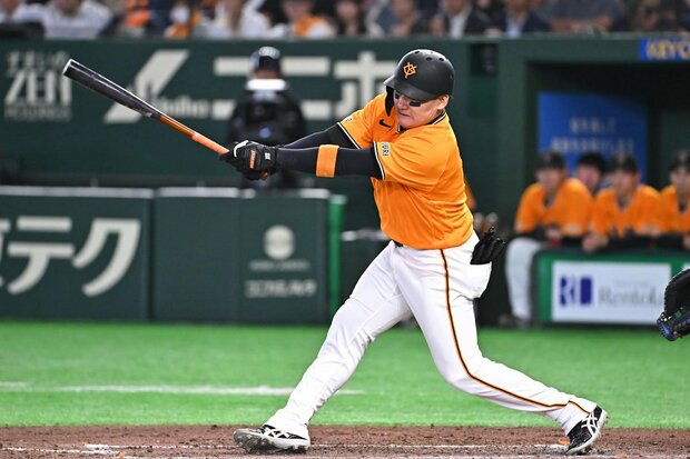 巨人・丸佳浩が7試合目で先発出場 久々の先発起用に「おじさんが出てる」
