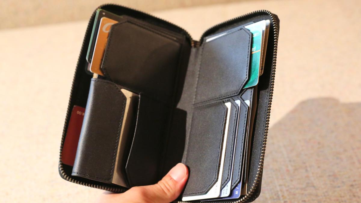 手帳のように持ち歩く新感覚。イタリア産レザーの多機能ウォレット「Panino Natuluxe」が快適だった