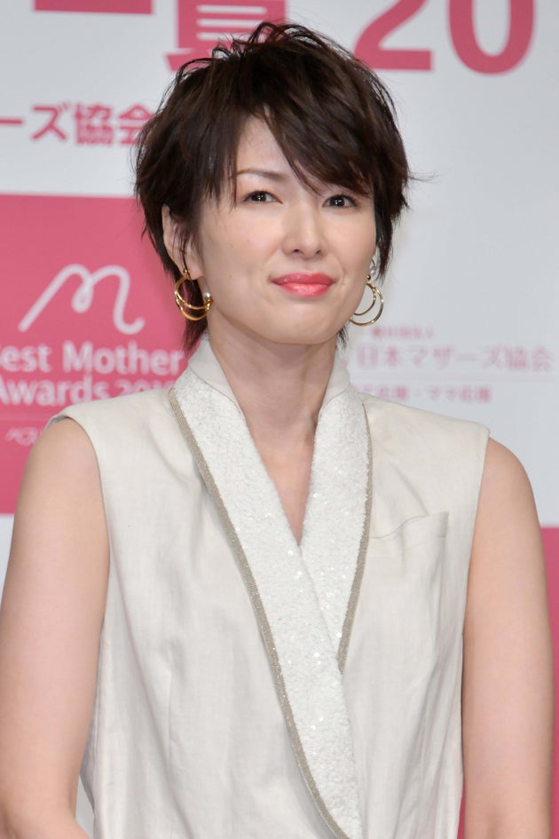 吉瀬美智子、9歳娘の「母の日」作品を披露→「達筆」「個性的」「味のある字」と話題に