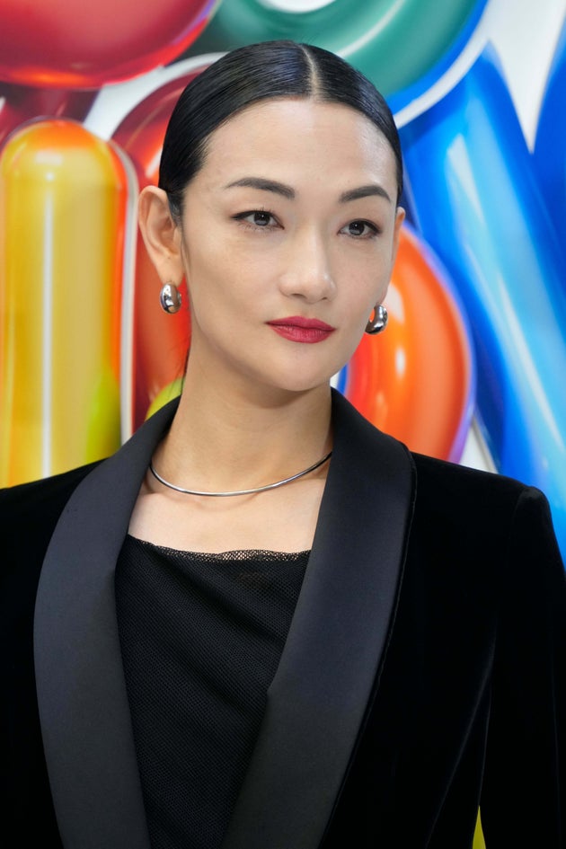 冨永愛、赤ちゃんとパートナーとの3ショットに「なんて素敵…」「本当にお似合い」と反響