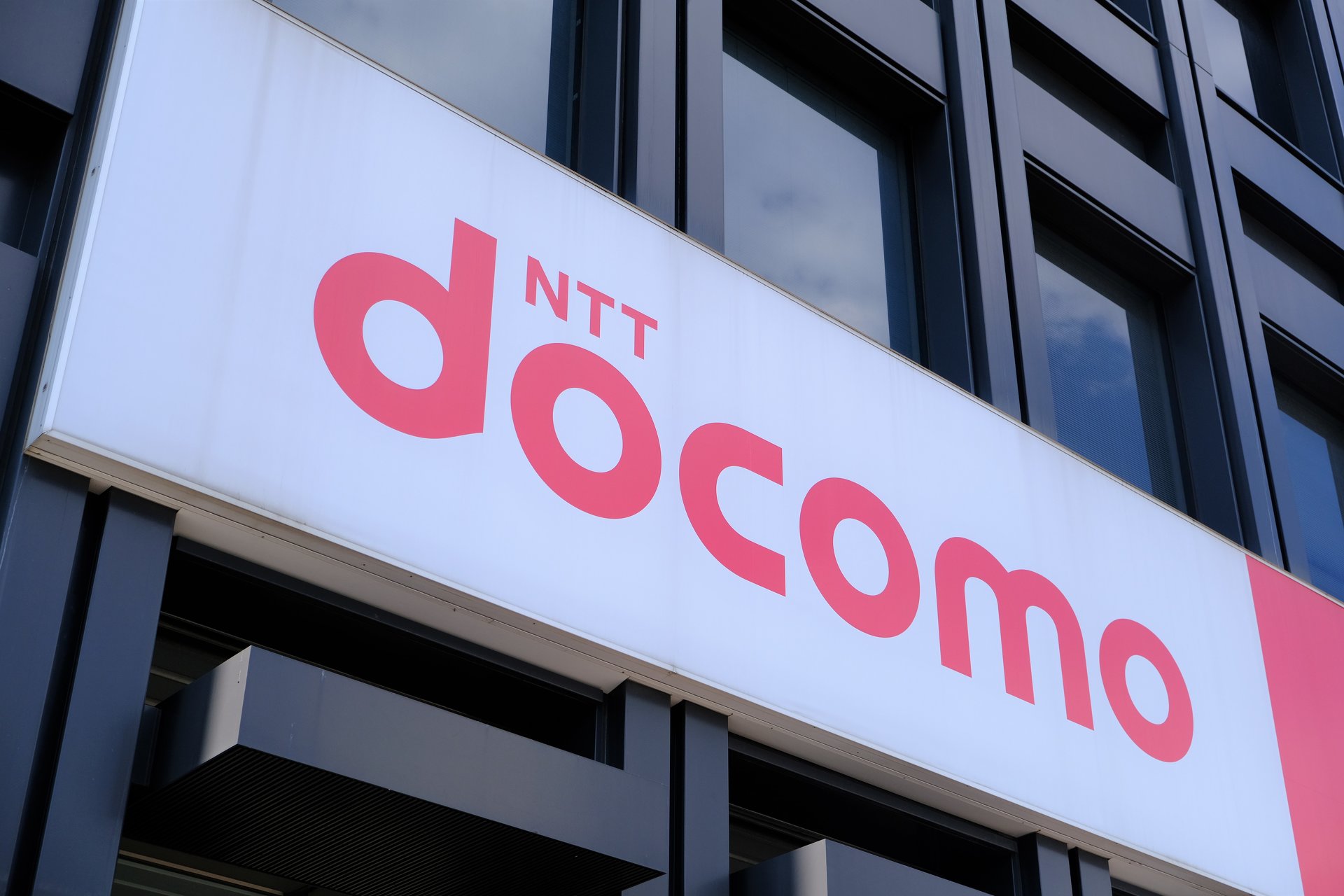 [ITmedia News] ドコモで通信障害？　SNSでは「つながらない」の声あるも「設備故障は確認できない」　状況確認中