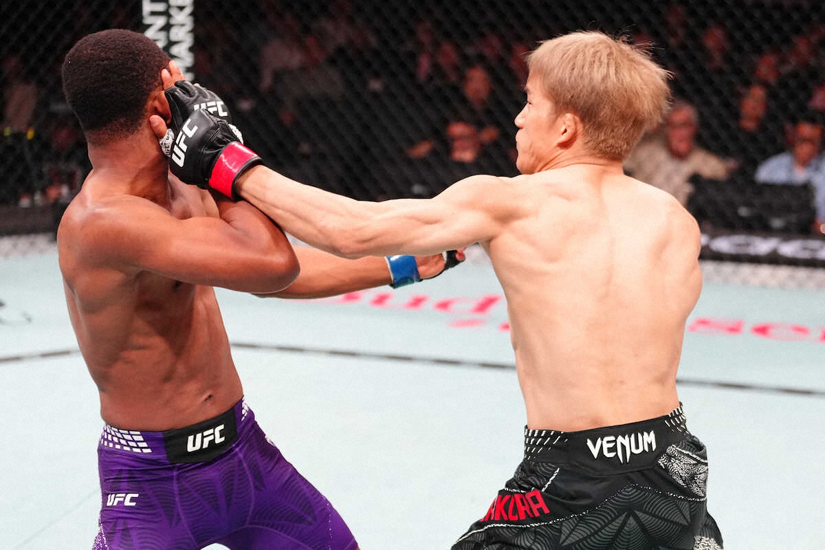 朝倉海がキャメロン・スモザーマンに1Rわずか110秒でKO勝利 涙のUFC初勝利