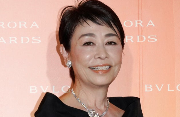 安藤優子、ZARAなどを使った白パンツスタイルの“先生コーデ”が素敵すぎる⇒「めっちゃカッコイイ」と絶賛