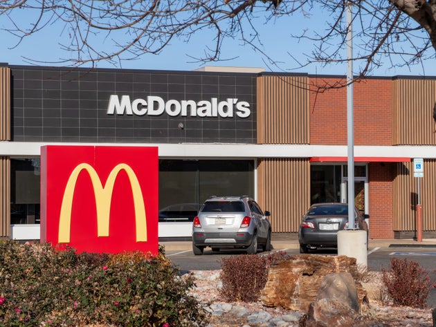米マクドナルド店員、不衛生な行為で解雇。「気持ち悪すぎる」「もう外食できない」と批判殺到