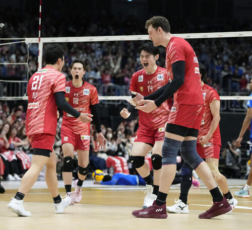 【バレー】高橋塁が勝利に貢献「明日が最後になるかもしれないので」弟藍の門出を最高の笑顔で
