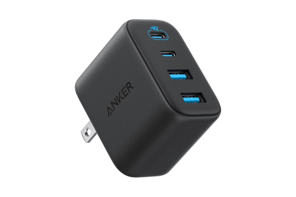折りたためて4台充電。Ankerの全部入り充電器が最安値