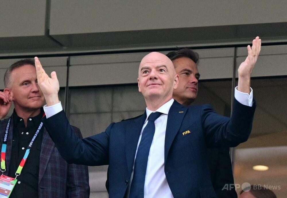 FIFA会長のW杯プライベートジェット移動に批判、1時間搭乗で一般人「1年分のCO2」排出