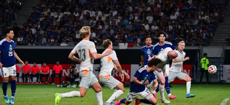 日本の先制シーンでアイスランドはピッチに10人…W杯から採用の交代新ルールが結果に作用