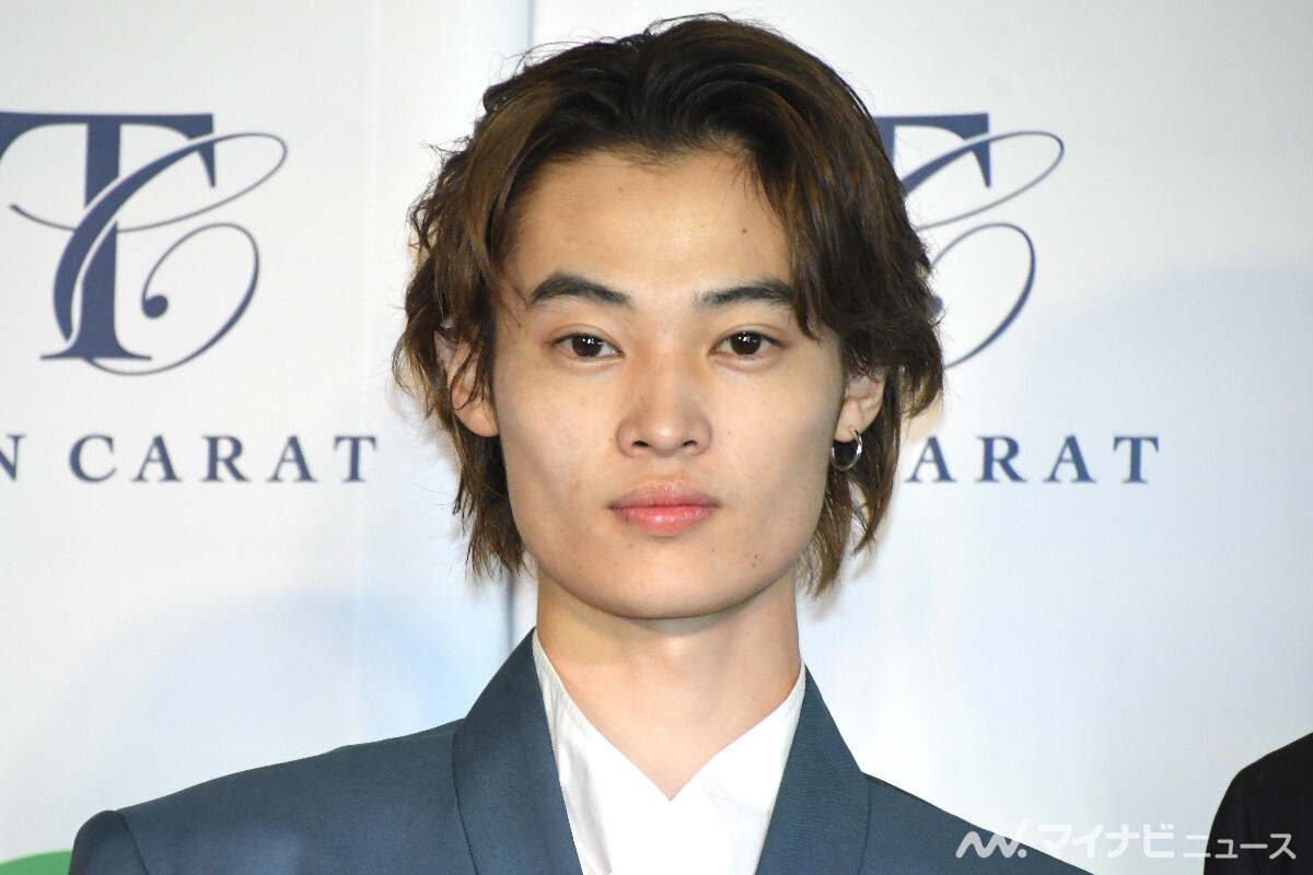 「小6と思えない言葉選び」「タイトルと締めが最高」窪塚洋介、息子・愛流の卒アルを公開　親子での芝居共演にも言及