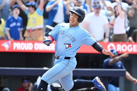 MLB・岡本和真の生還直後に球団公式SNSが歓喜の写真を公開 絶賛の声相次ぐ