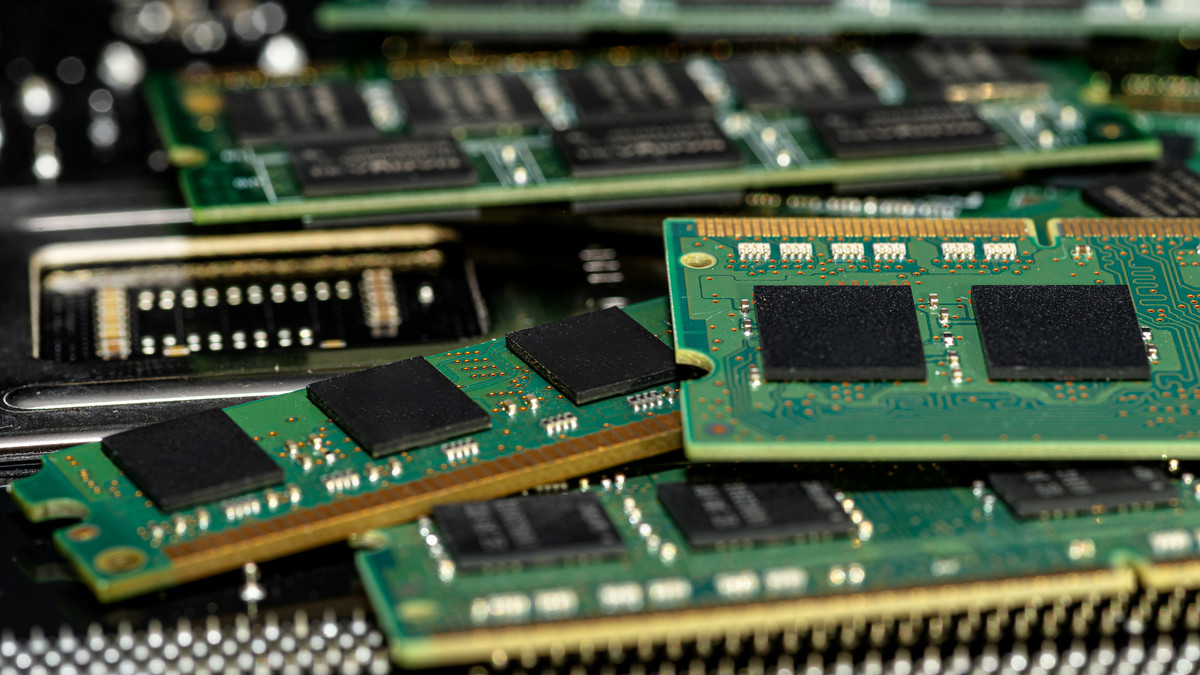世界的なメモリ不足が極まってDDR2やDDR3のような旧型製品の価格も上昇開始